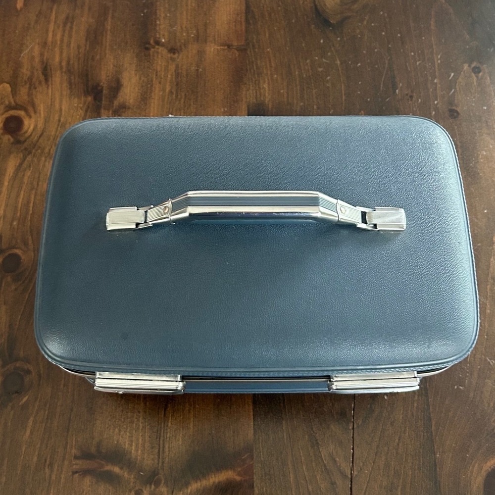 Vintage American Tourister Train Case Blue Hard Shell Floral Travel Luggage 60s - Picture 6 of 16